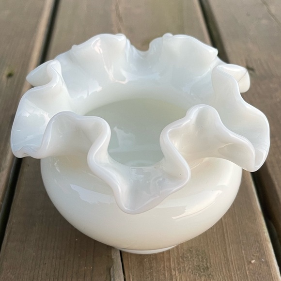 Vintage Fenton Ruffled Edge Milk Glass Rose Bowl Retro Glass Decor - Picture 3 of 13